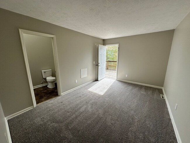 Building Photo - 2-Bed 1.5-Bath Townhome