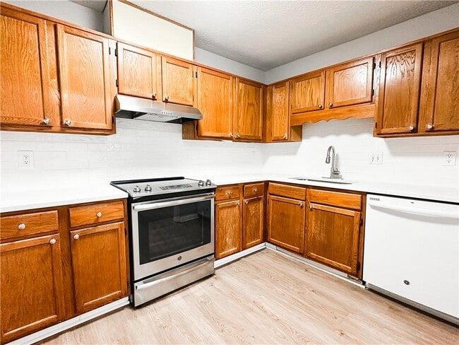 Building Photo - 5142 Farm Pl Dr NE