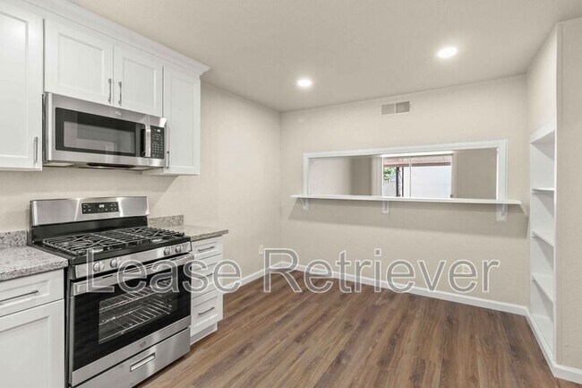 Building Photo - 850 Sequoia Blvd