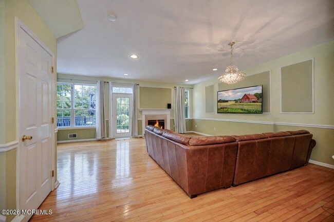 Building Photo - 319 Bernard Dr