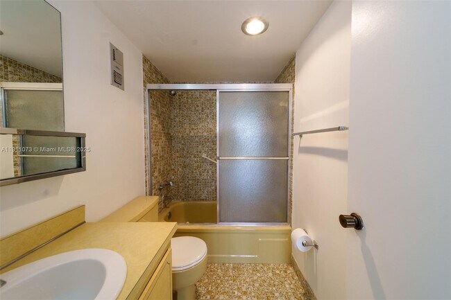 Building Photo - 2741 Taft St