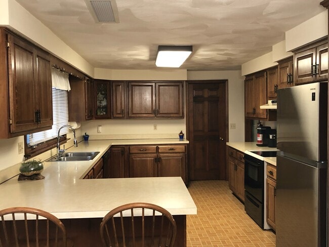 Building Photo - 8686 Tibbitts Rd