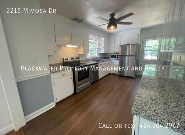 Building Photo - 2215 Mimosa Dr