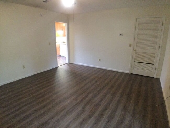 Building Photo - Christiansburg, 3 BR / 2.5 BA Available June 1st