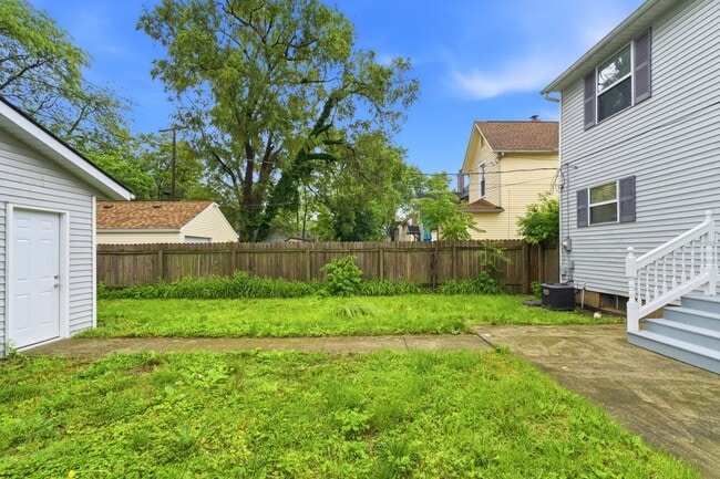 Building Photo - 2688 Bellwood Ave