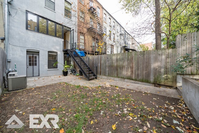 Building Photo - 456 Quincy St