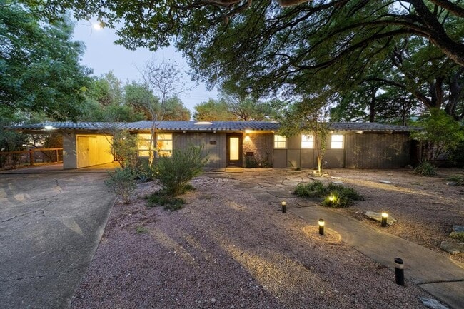 Building Photo - 2301 Westway Cir