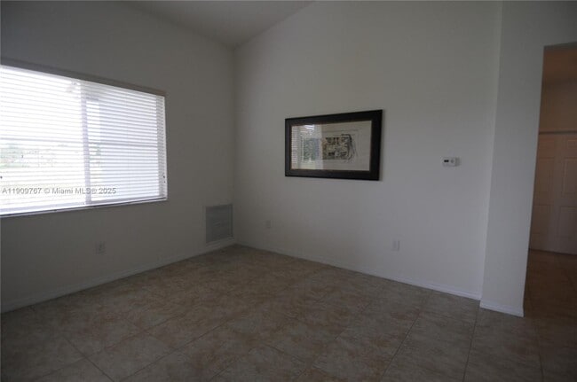 Building Photo - 2173 SE 2nd St