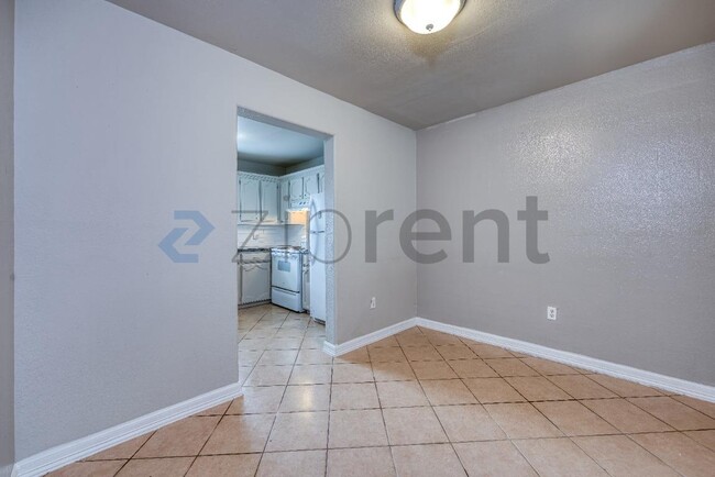 Building Photo - 815 E Sugarcane Dr