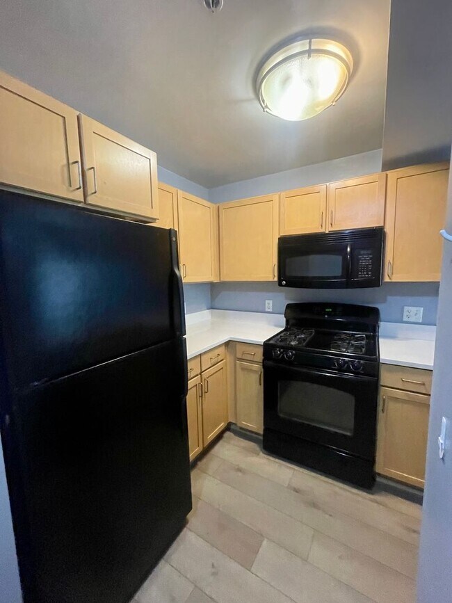 Building Photo - Spacious Efficiency with Modern Amenities, SW Waterfront Location, Fitness Room, Pool and Concier...