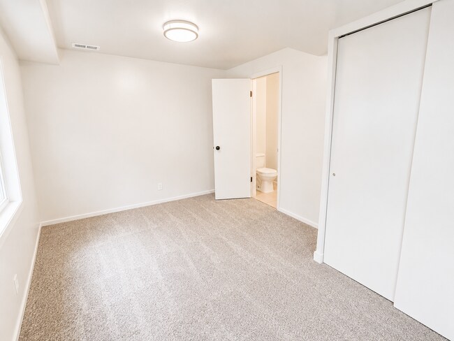 Building Photo - 51 W 1100 S