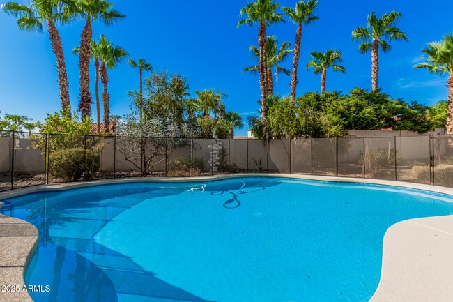 Building Photo - 816 E Forest Hills Dr