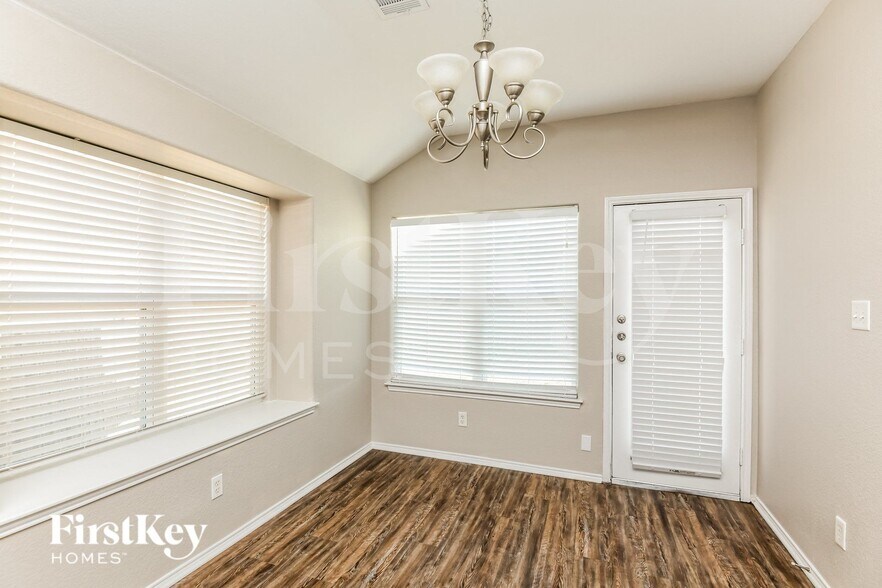 Building Photo - 5829 Parkview Hills Ln