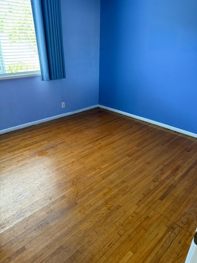 Building Photo - 2 bedroom 1 bath home in fantastic location