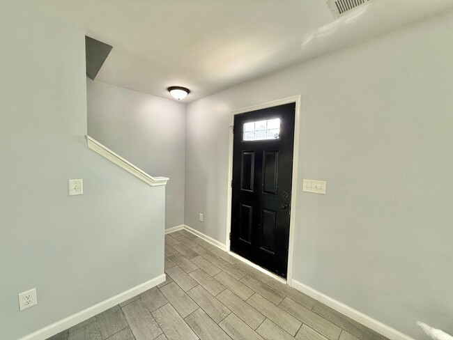 Building Photo - Charming 3BD, 1.5BA Clayton Home Near Shopping and Dining with Modern Updates
