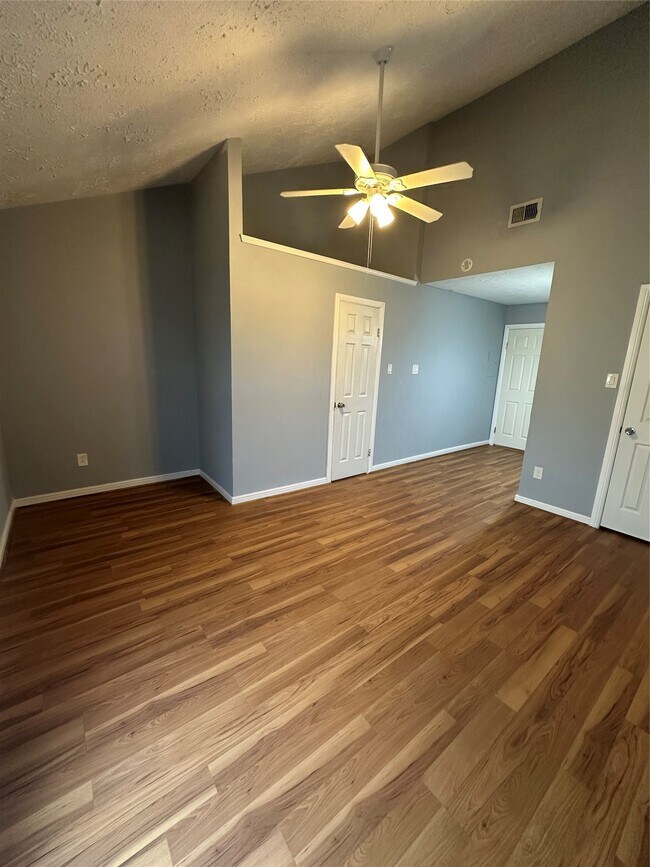 Building Photo - 8636 Village of Fondren