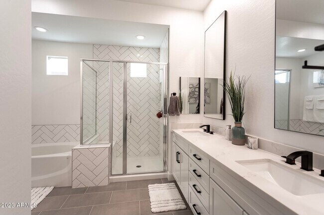 Building Photo - 8543 W Palo Verde Dr