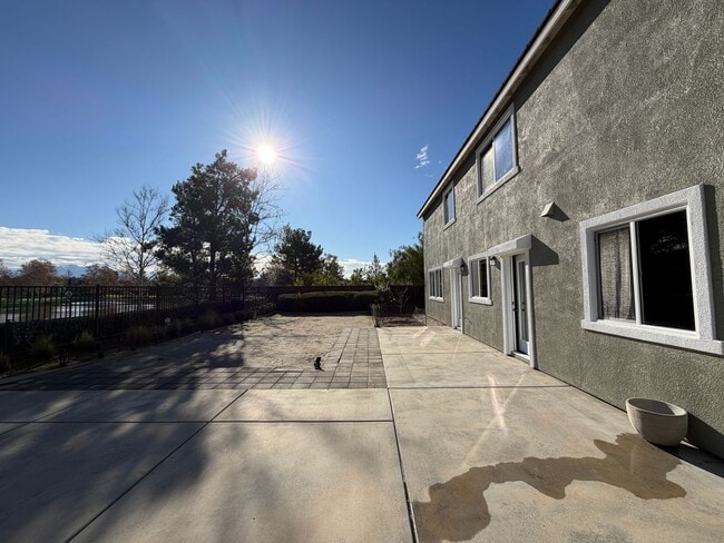 Building Photo - 37836 Divot Dr