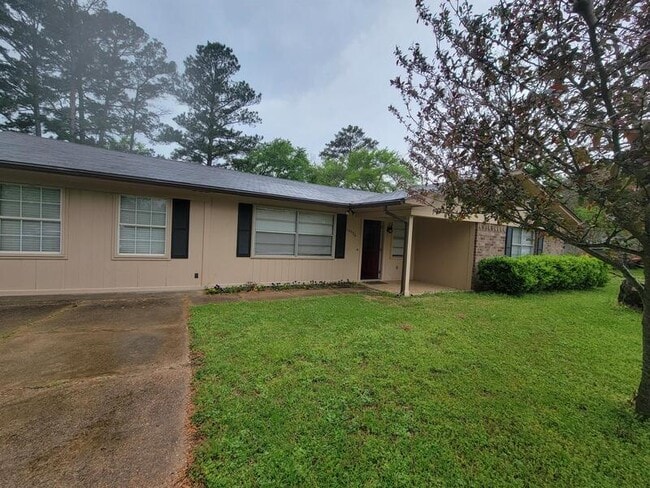 Building Photo - 10556 Rolling Pines Dr