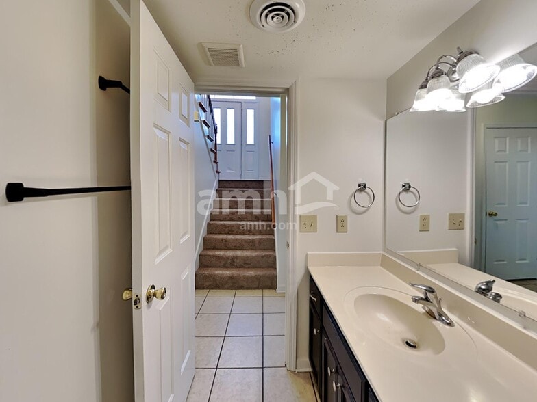 Building Photo - 307 Briarwood Ln