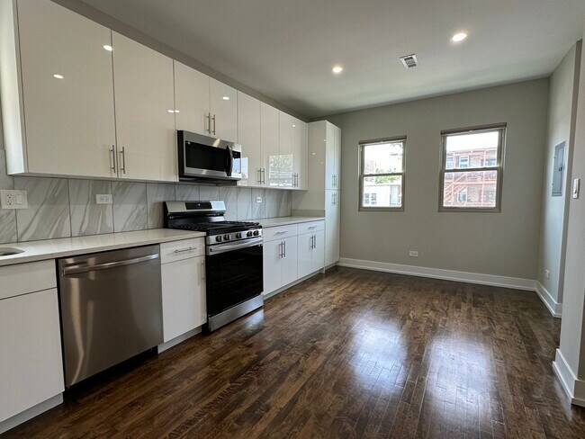 Building Photo - 4714 N Talman Ave
