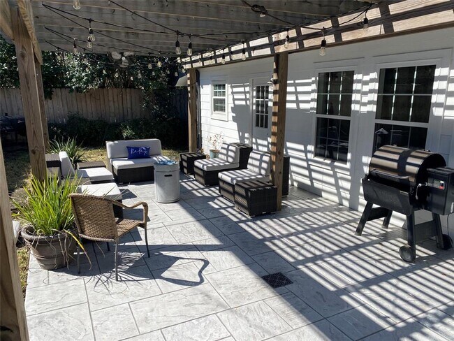 Building Photo - 4805 Kinglet St