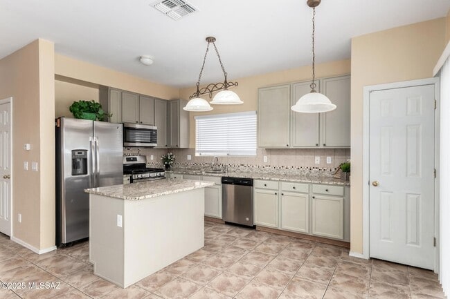 Building Photo - 12996 N Desert Olive Dr
