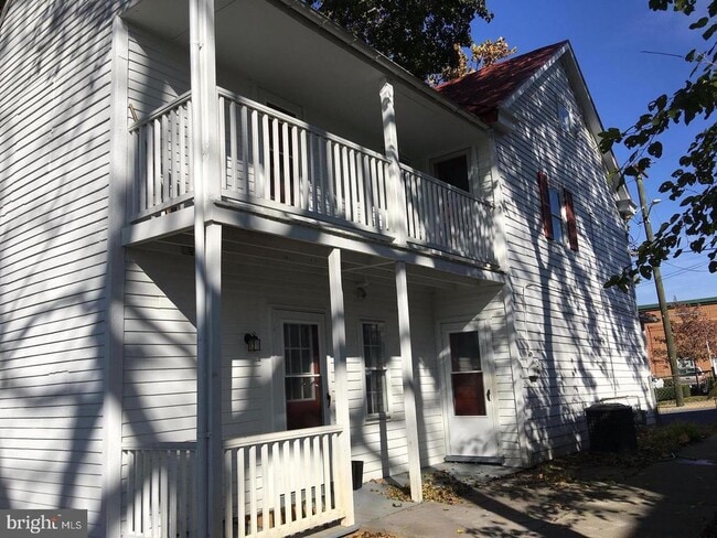 Building Photo - 211 E Boscawen St