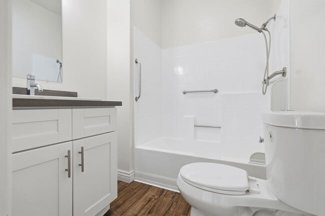 Building Photo - 600 S Alvarado St