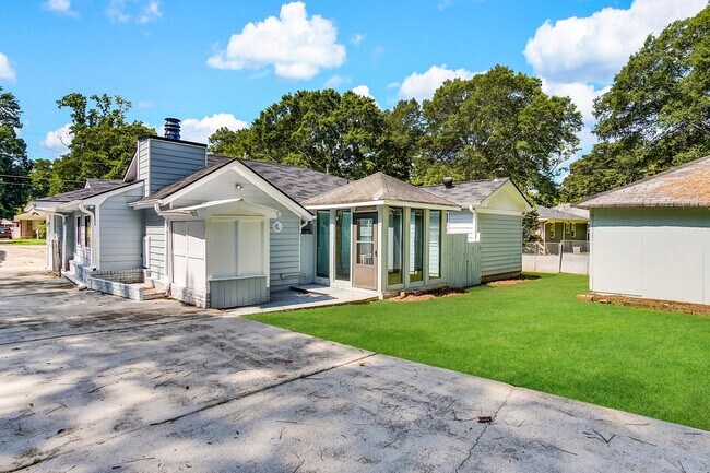 Building Photo - 3440 Lark Ln