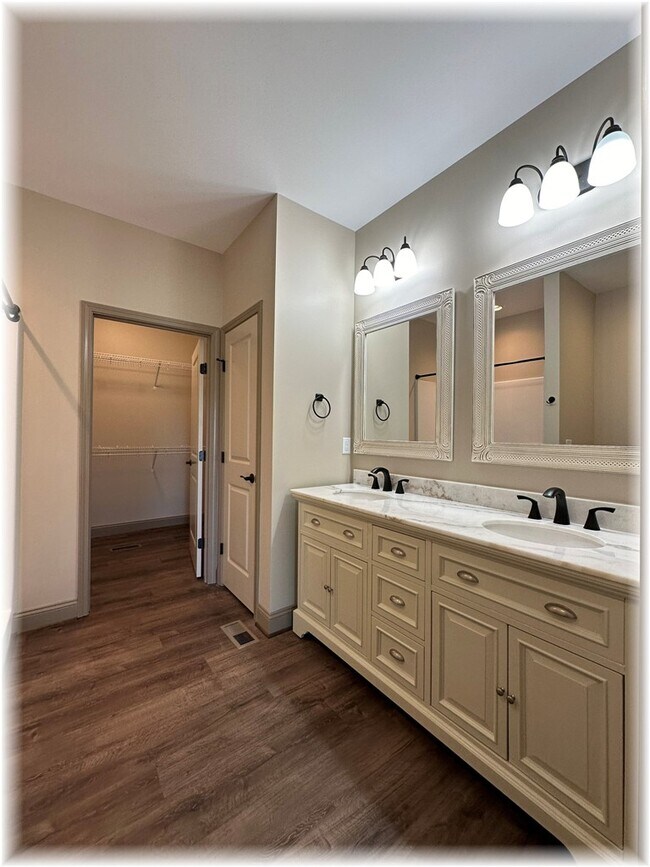 Building Photo - 304 Cottage Hl Ct