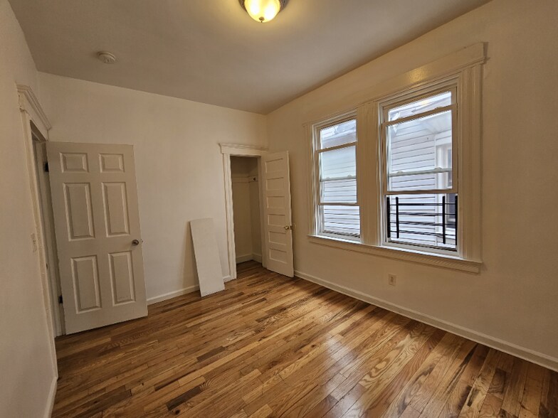 Building Photo - 853 S 15th St
