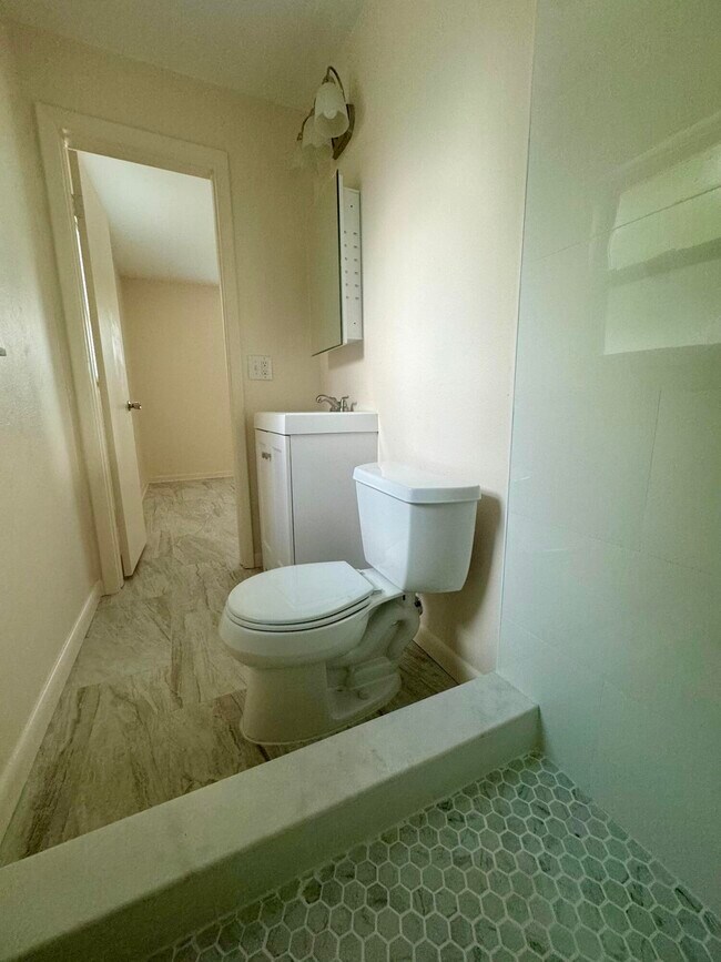 Building Photo - 970 Butia St