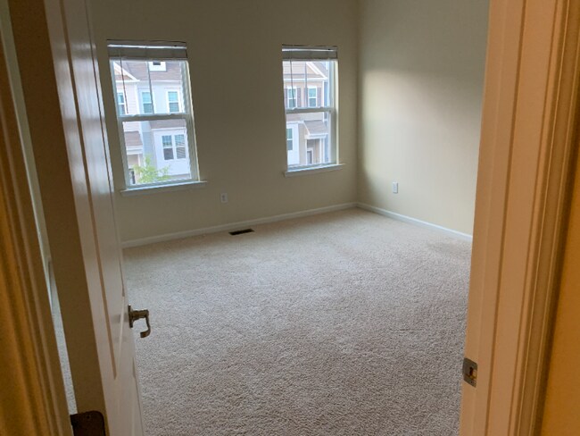 Building Photo - 717 Edgewater Ridge Ct