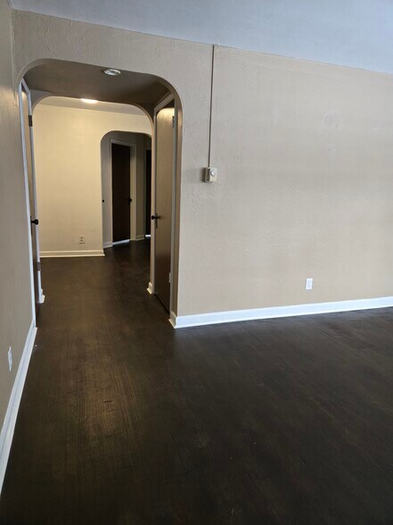 Living Room - 539 Hadley Ave