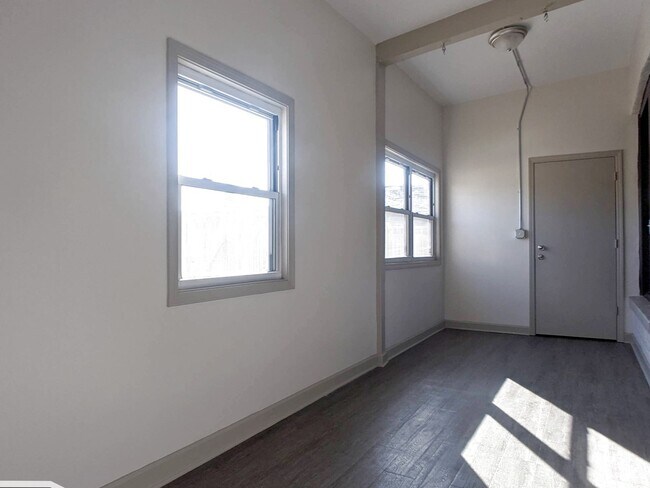 Building Photo - 2896 N Milwaukee Ave