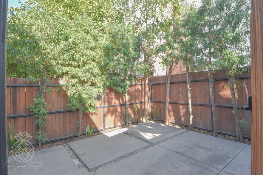 Building Photo - 905 Parkman Ave