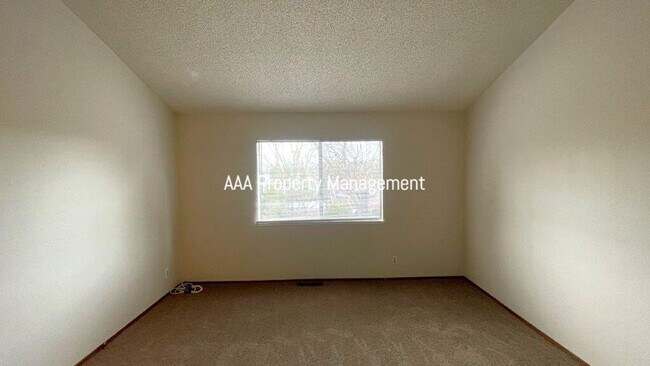 Building Photo - Nice 4 bedroom 2 bath Single family home in great neighborhood!