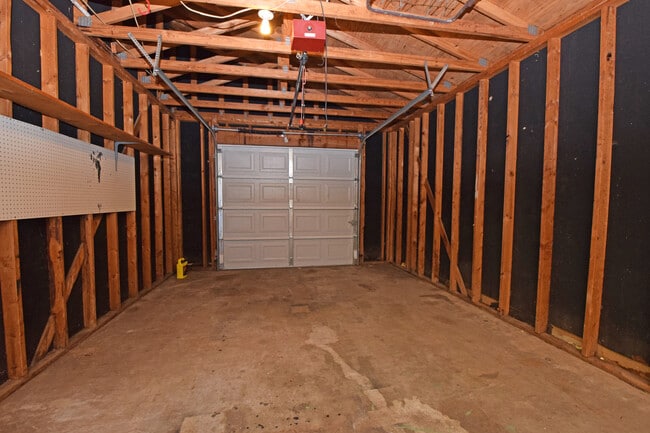 Building Photo - King Albert