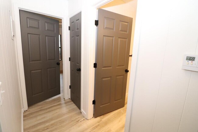 Building Photo - 1221 S Park Ave