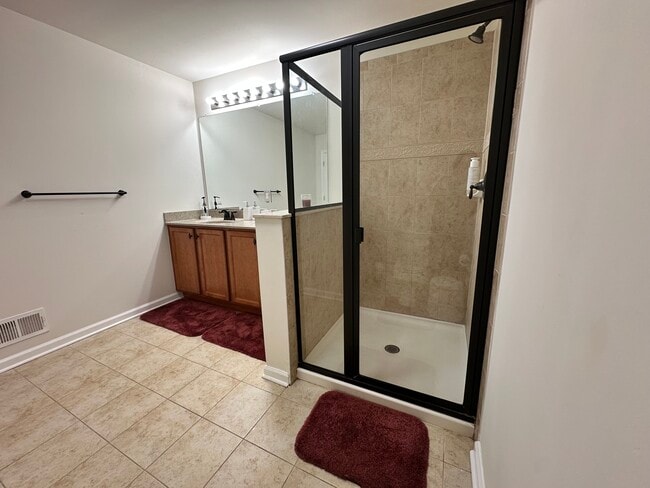 Building Photo - 72 Andrews Way