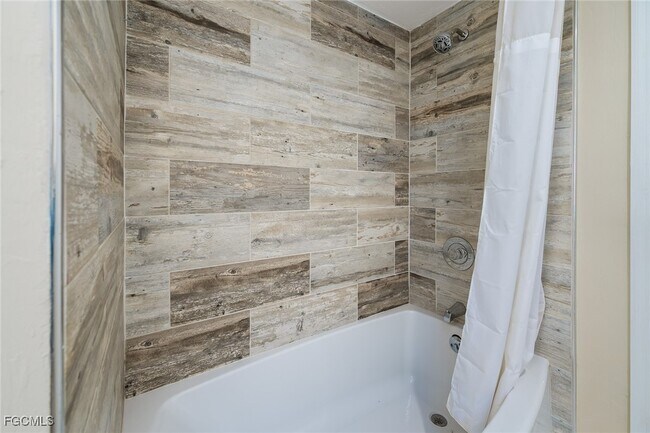 Building Photo - 1416 SE 11th Pl