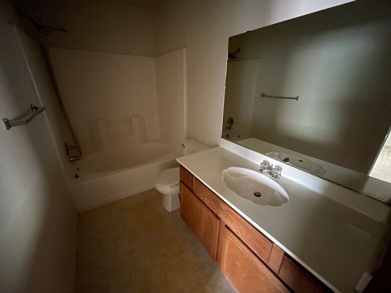 Building Photo - 5005 John David Dr