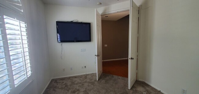 Building Photo - Beautiful House in the Lovely Fair Oaks Ra...