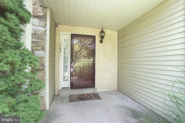 Building Photo - 1703 Smedley Ct