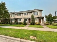 Building Photo - Stunning 2 Bed, 2.5 Bath Craftsman Townhome with Community Amenities!