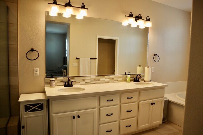 Building Photo - 3281 Crocker Dr