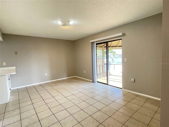 Building Photo - 687 Lake Dexter Cir
