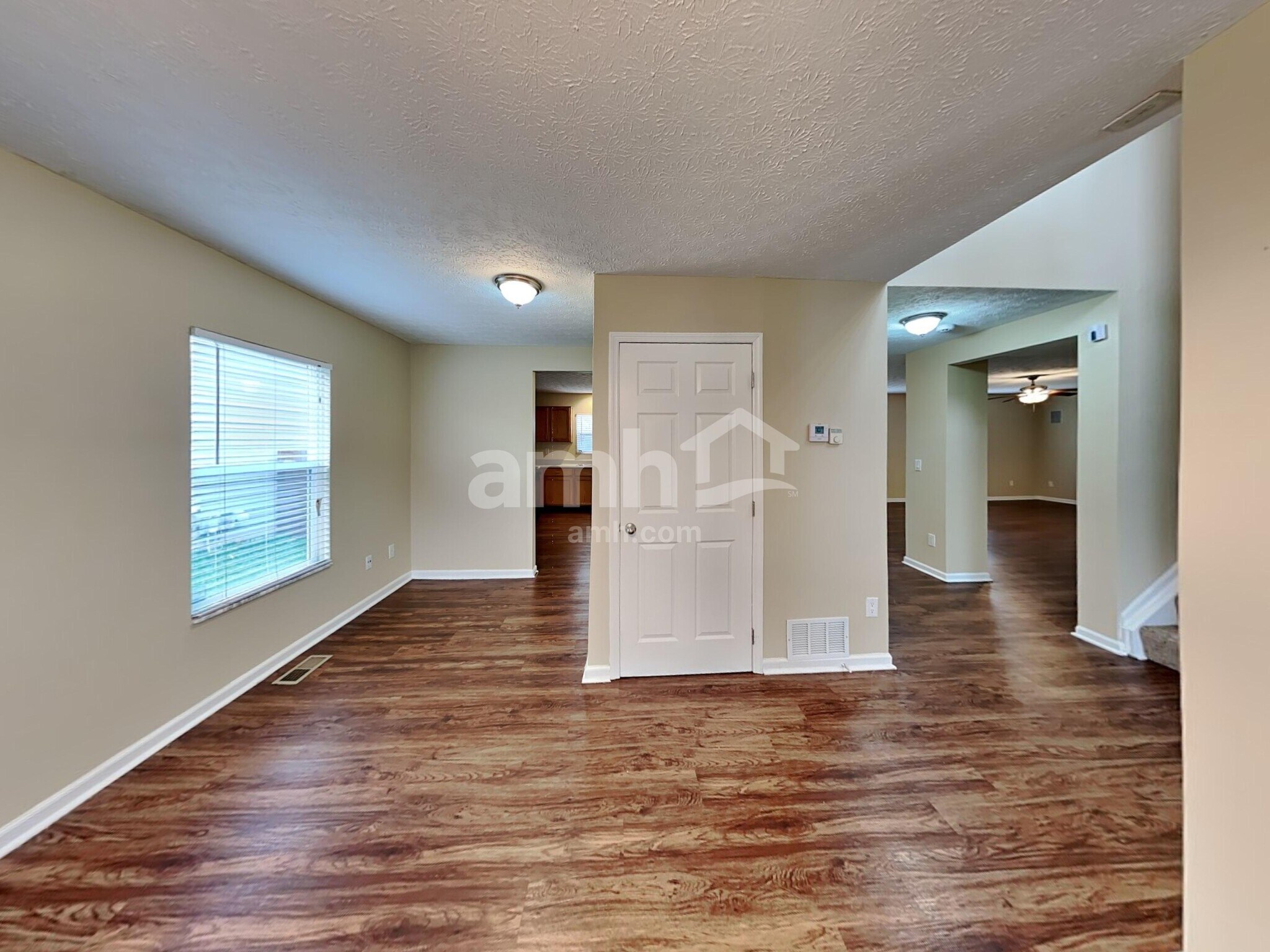 Building Photo - 4024 Walnut Crossing Dr