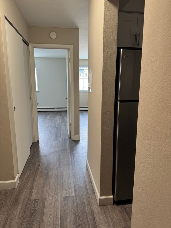 Building Photo - 2131 N Summit Ave